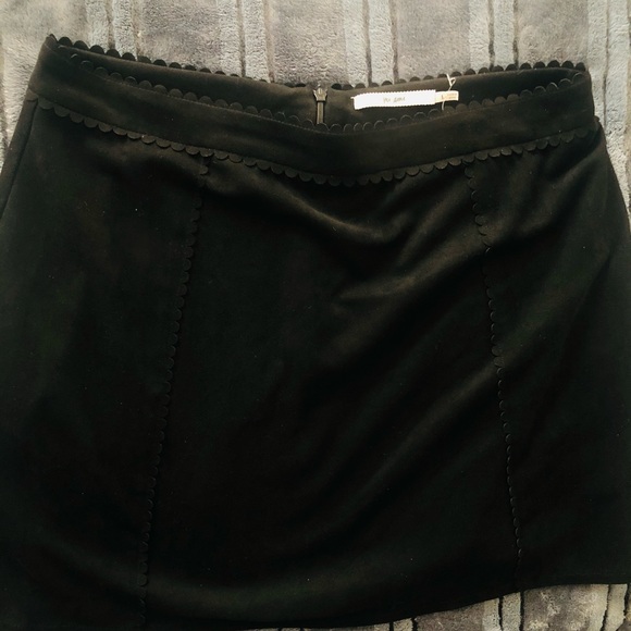 Francesca’s suede mini skirt - Picture 4 of 9